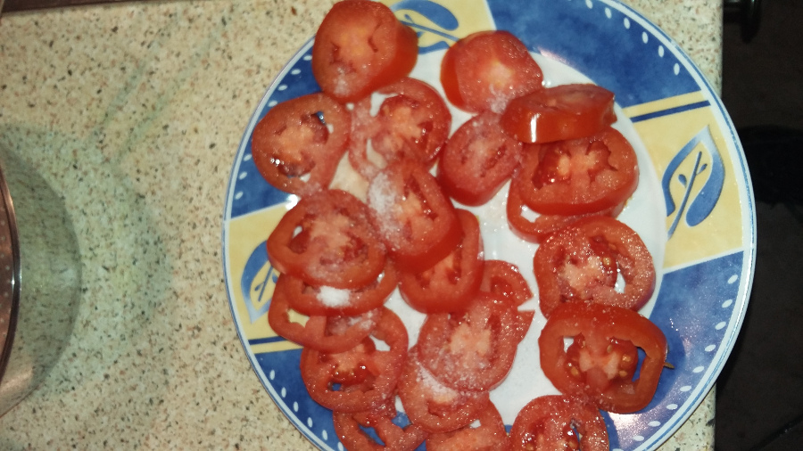 pomodoro salato pronto per la cottura